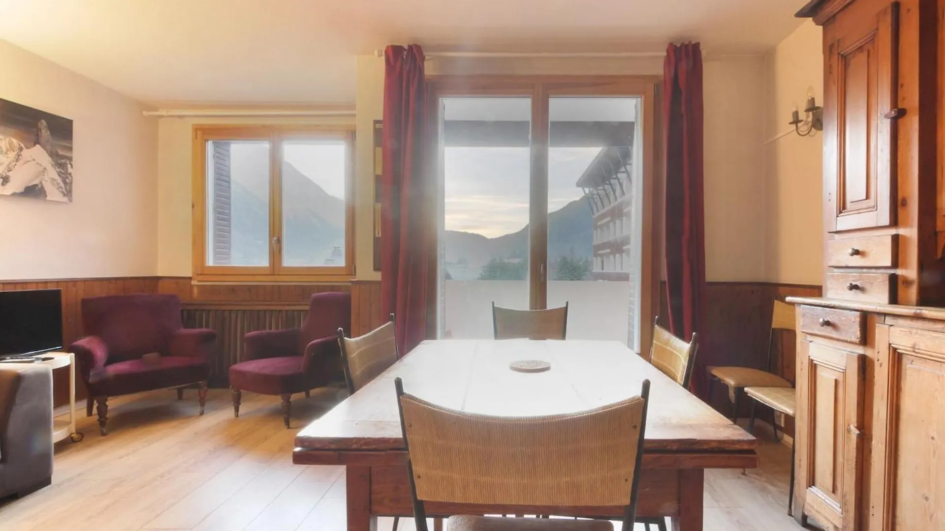 Les Pecles Mt Blanc - Chamonix Center Apartment