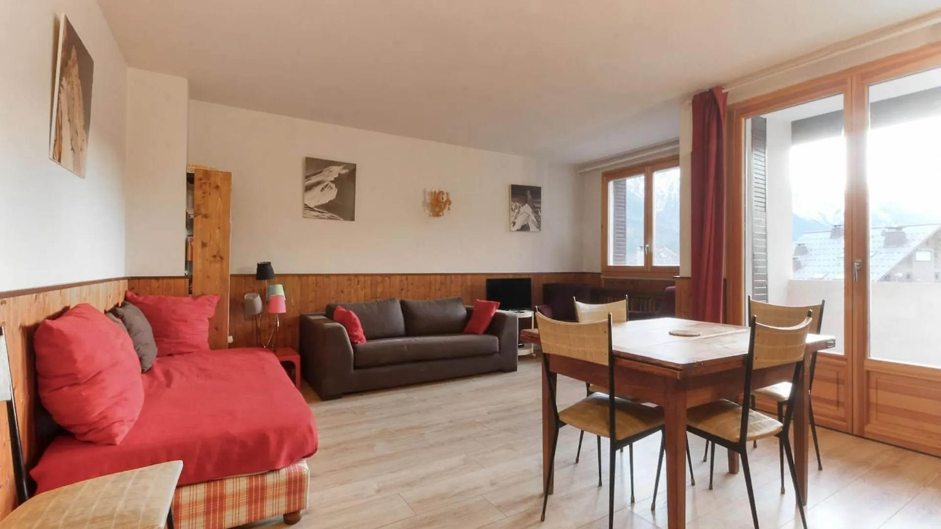 Les Pecles Mt Blanc - Chamonix Center Apartment
